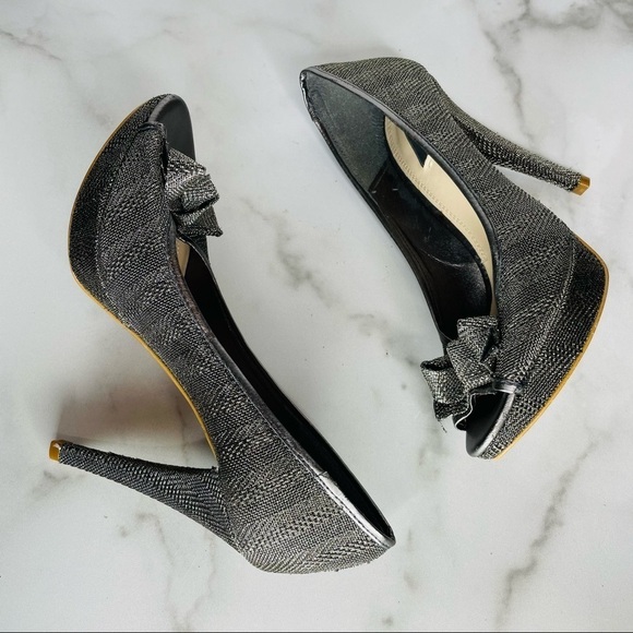 Zara Silver Sparkly Bow High Heels- Size 37- 4.5 Inch Heels - Picture 9 of 9